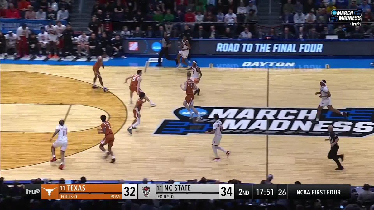 NC State takes the lead 👀 The second half is just getting underway NOW: