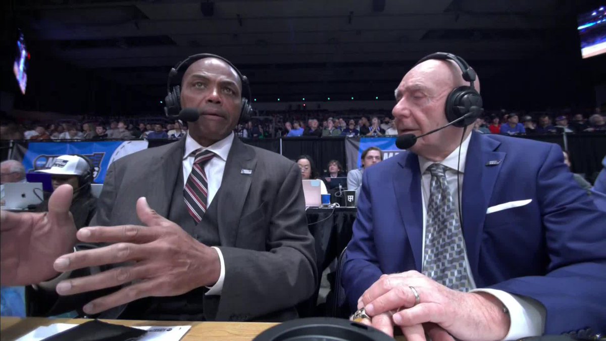 Still surreal to see these two legends side-by-side calling the action tonight 👏 #MarchMadness Texas and NC State are continuing to battle with a first round spot on the line:
