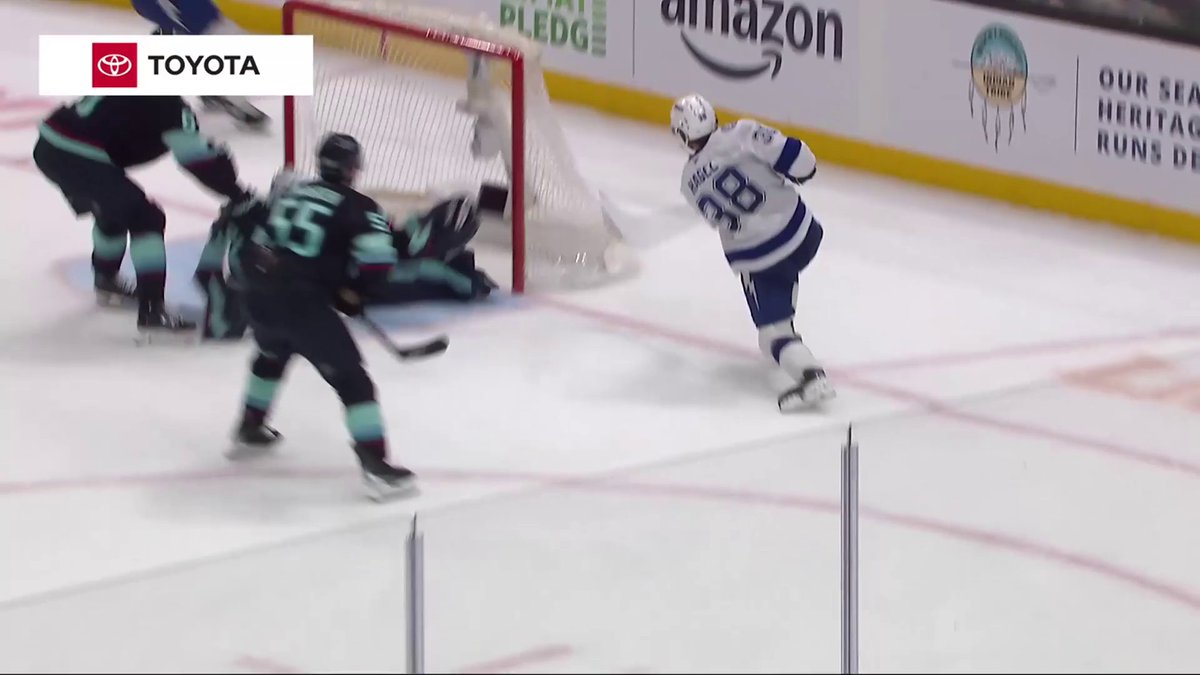 This passing by the Tampa Bay Lightning 🤌 📺: NHLonTNT &amp; hbo max fka ➡️
