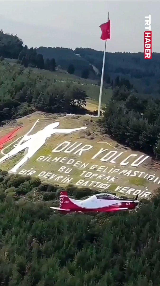 🇹🇷✈️TUSAŞ, #18MartÇanakkaleZaferi'nin yıl dönümünde Şehitler Abidesi semalarında uçan Hürkuş'un görüntülerini paylaştı.