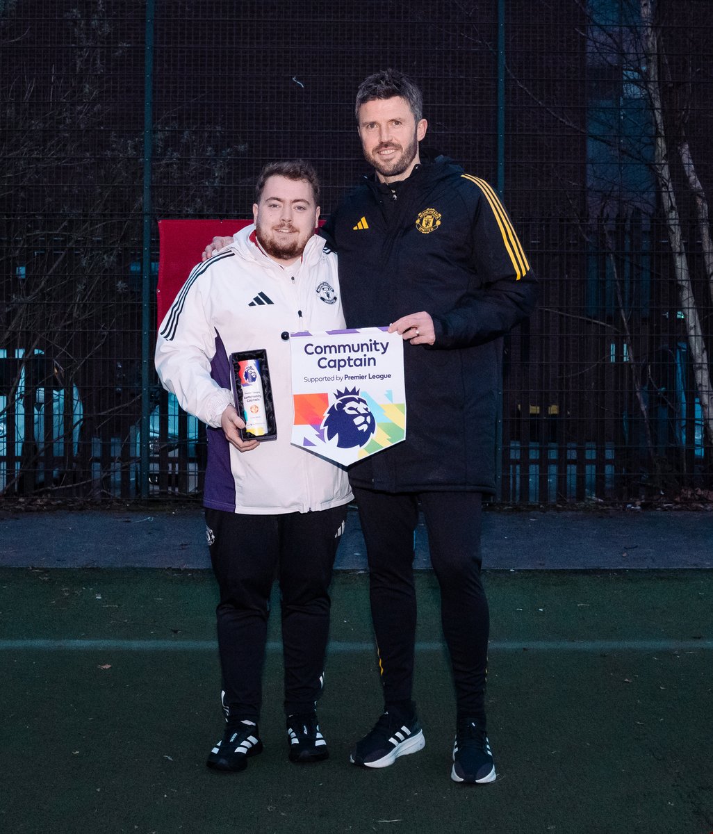 Our community captain 🌟🔴 Michael Carrick recently visited our #CarricksStreetReds project in Old Trafford to present a very special Premier League award to coach Mark Brent, as part of the #PLMoreThanAGame campaign 🏅 Premier League Communities | Michael Carrick Foundation | #PLKicks