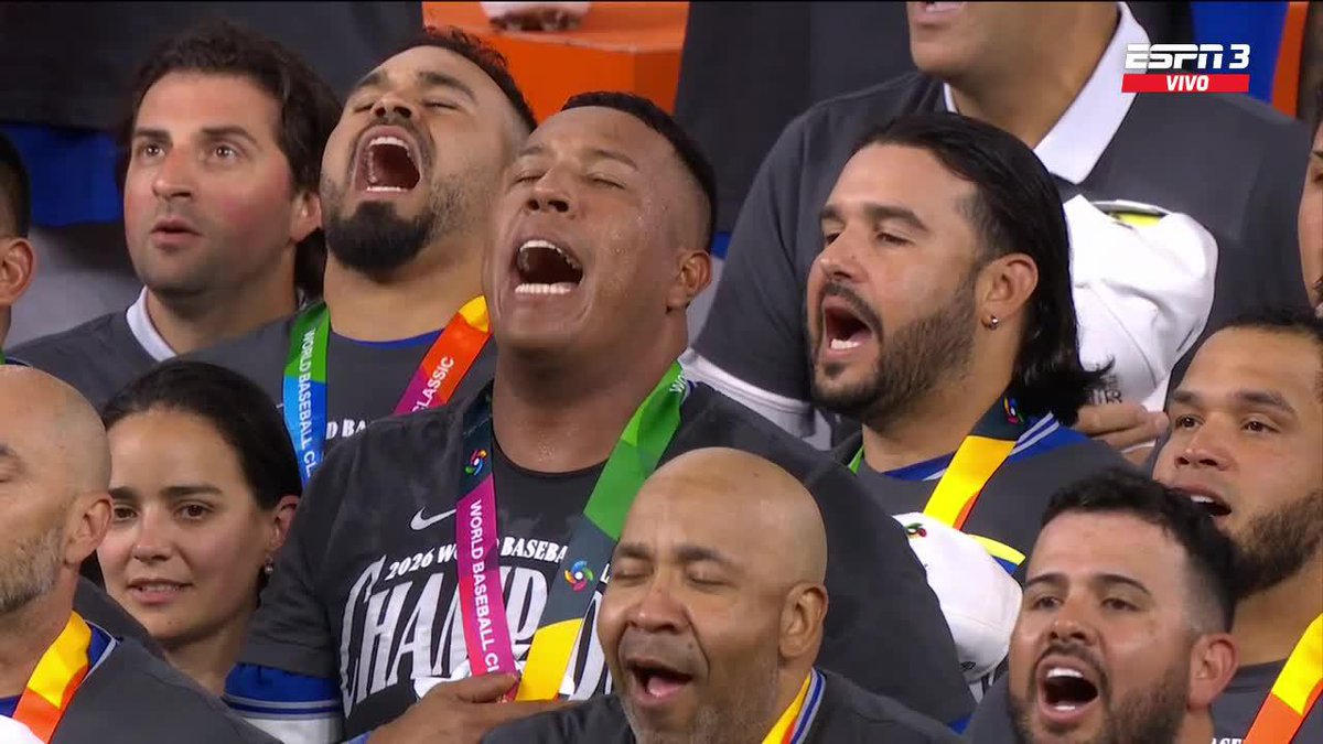 LO CANTARON CON EL CORAZÓN EN LA MANO: lágrimas y mucha emoción en el himno de Venezuela, tras coronarse campeón del #ClásicoMundialDeBéisbol. 📺 #DisneyPlus Plan Premium