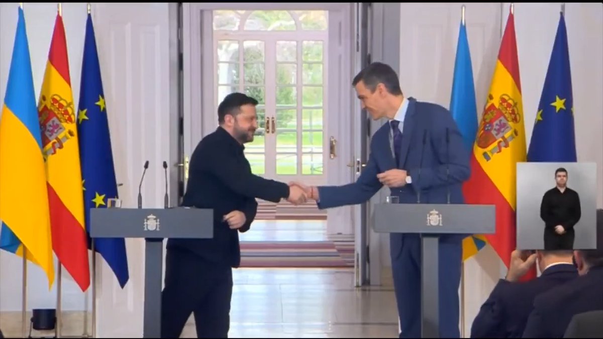 🇪🇸 Sánchez: "Gracias por hacer el esfuerzo de acercarte y estar con el pueblo español que te apoya, te admira y quiere respaldar a Ucrania" 🇺🇦 Zelenski: "Sé con qué respeto los españoles tratan a los ucranianos. Es gracias a tu energía como líder, te lo agradezco de corazón"