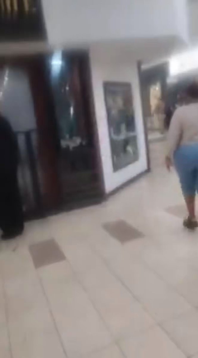 UPDATE: Jewellery store robbed at Brooklyn Mall. Five suspects arrested and firearms seized. Three of the suspects were shot and injured. WATCH
