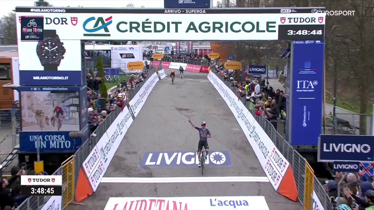 I thought that maybe Pidcock launched his attack too soon like others before him but he knew what he was doing at 600m to go. 💣 He destroyed the legs of Johannessen and Roglic and that was it. Another beautiful Classic in his palmares. #MilanoTorino