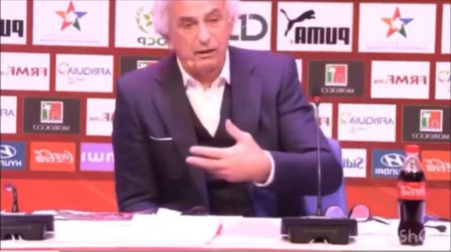 Vahid Halilhodžić, en 2021 alors entraîneur du Maroc, avoue publiquement la jalousie du Maroc 🇲🇦 envers l’Algerie 🇩🇿 « Mon président, et vous là, vous êtes un petit peu je le dis, faut pas se fâcher… vous n’étiez pas content, l’Algérie elle a gagné et pas vous, je l’ai senti. »