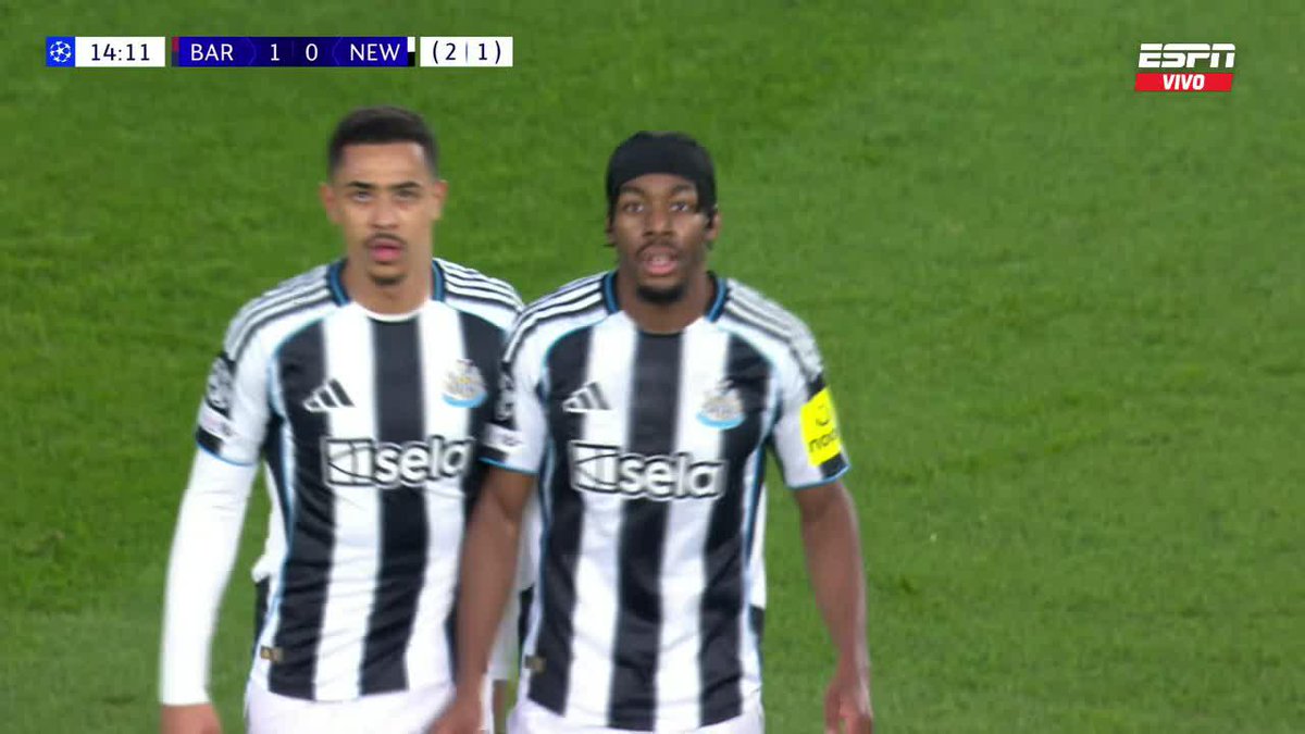 🤯🏴󠁧󠁢󠁥󠁮󠁧󠁿 ANTHONY ELANGA IGUALA LA SERIE 2-2 VS. EL BARÇA CON ESTA JUGADA A PURO PRIMER TOQUE.
