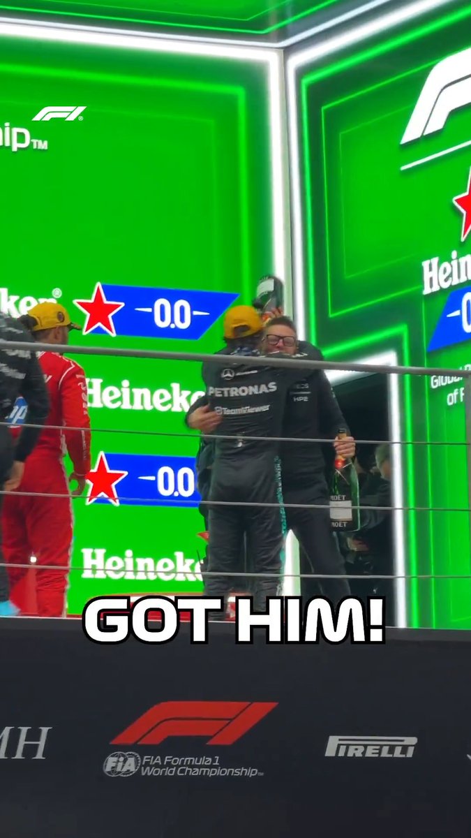 The pranks continued up on the China podium between Bono and race winner, Kimi! 😆🍾 #F1 #ChineseGP