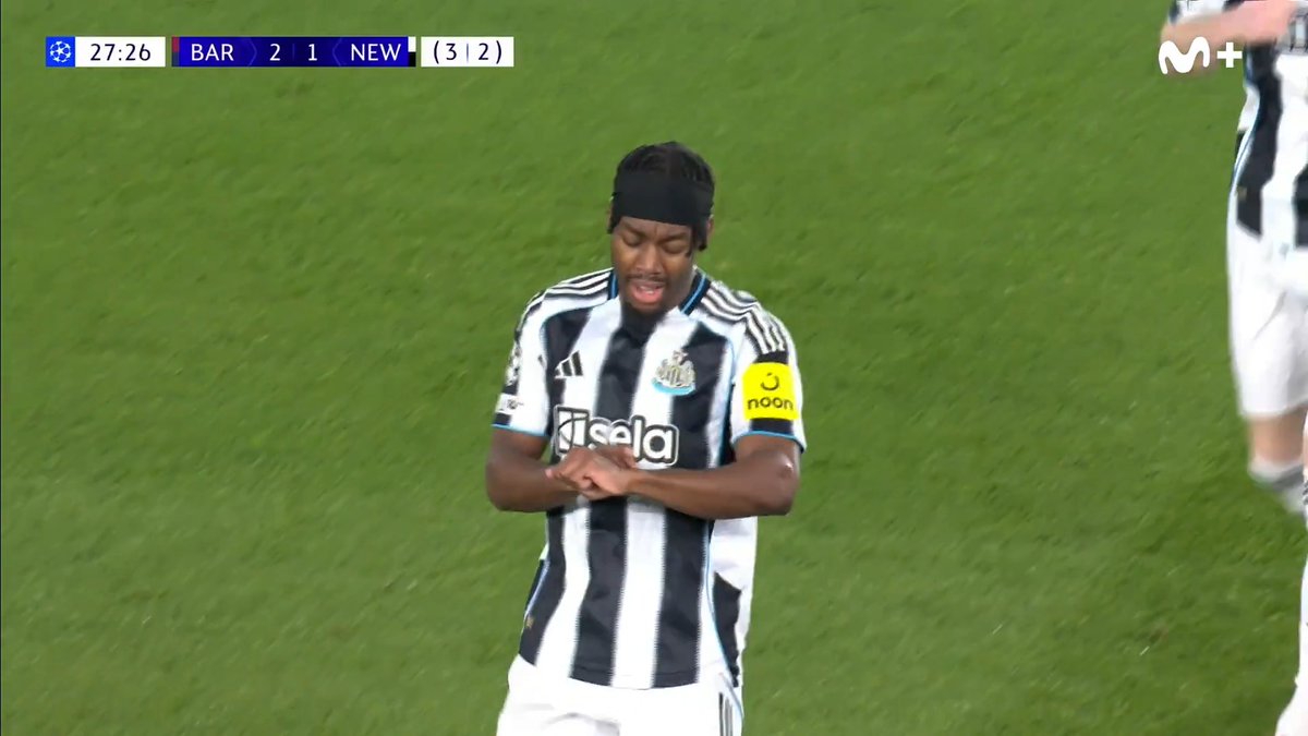 ⚫️⚪️ Picotazo de las urracas. Del fallo de Lamine Yamal, al doblete de Elanga. #UCL #LaCasaDelFútbol