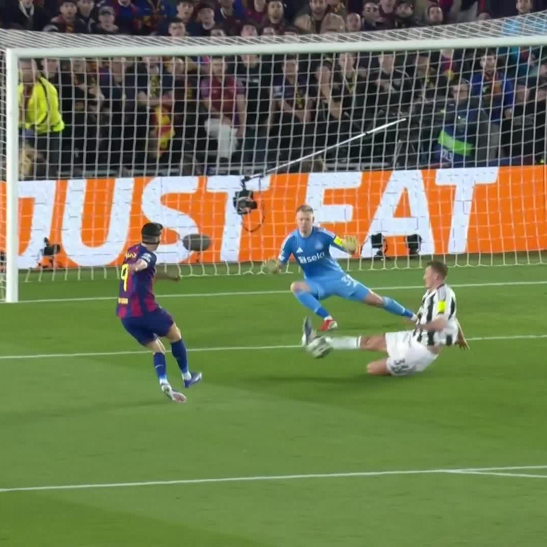 Dan Burn at full stretch to deny Lewandowski 🤚⛔ 📺 Stream #UCL on DStv: