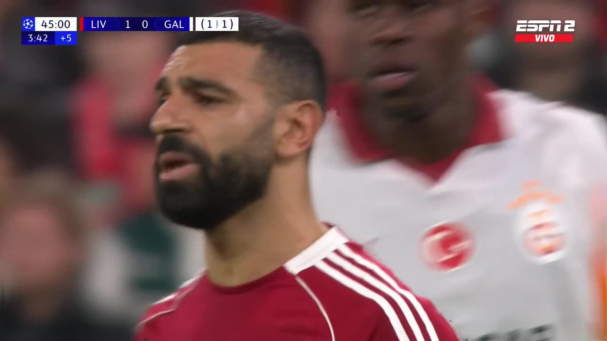 No se puede creer el penal que erró Mohamed Salah. Liverpool pierde una oportunidad inmejorable de pasar al frente en la serie ante Galatasaray.