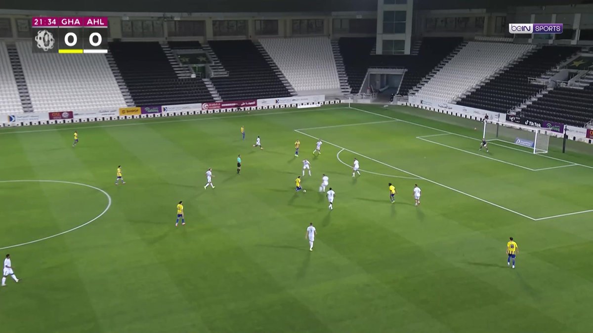 لحظة إيقاف مباراة الغرافة والأهلي في دوري نجوم قطر 🇶🇦 وذلك بعد تنبيه يدعو للالتزام بالأماكن الآمنة والابتعاد عن المناطق المكشوفة حفاظاً على السلامة العامة. سلامة الجميع أولاً 🙏 #دوري_نجوم_قطر