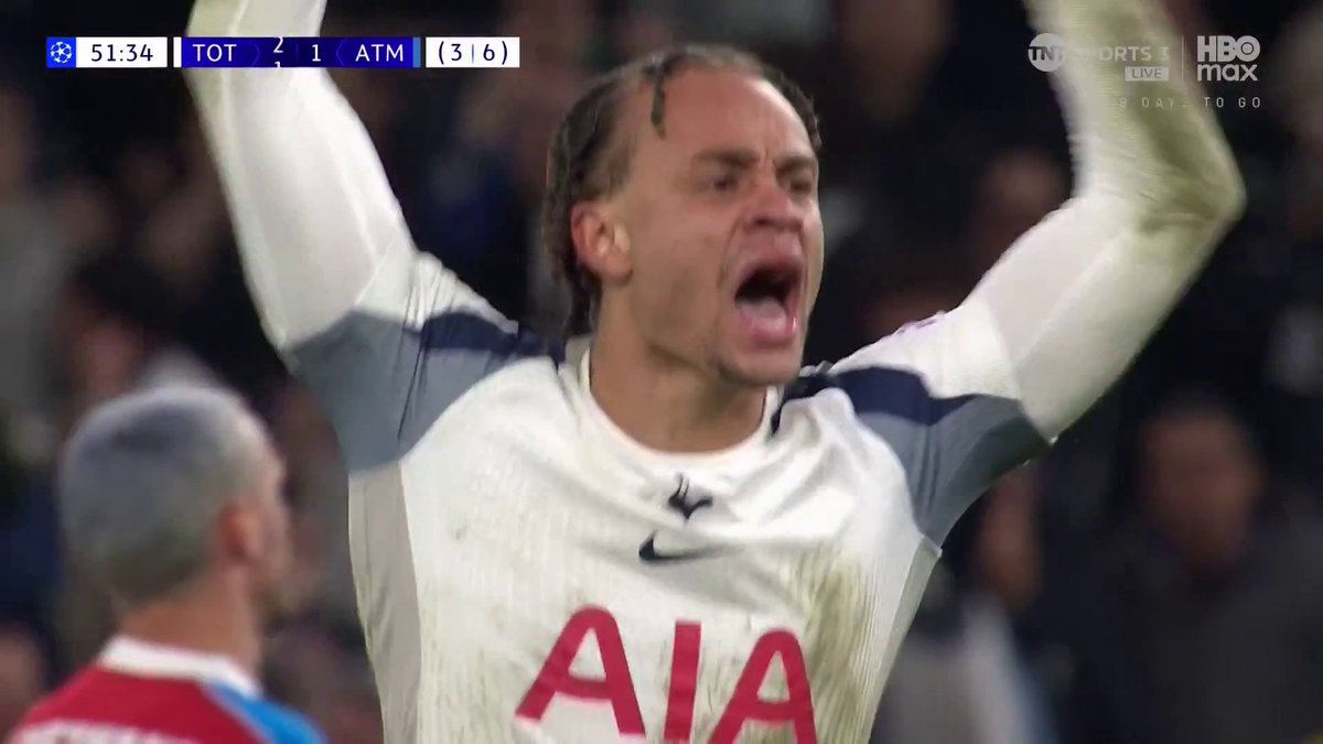 Xavi Simons finds the back of the net with a stunning strike 🎯 TNT Sports &amp; discovery+ UK
