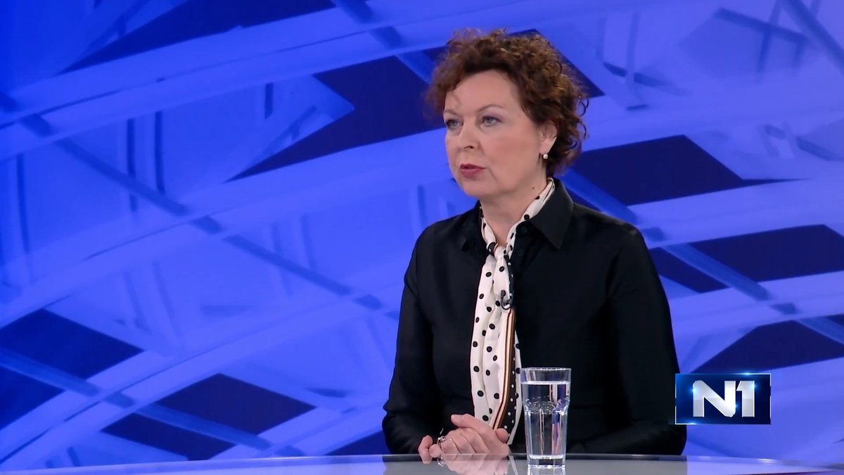 Maja Kovačević, dekanka Fakulteta političkih nauka koja je ponovo izabrana na to mesto, za N1 je rekla da je ponosna na to što su na tom fakultetu "zbili redove" i stali u odbranu prava njihovih studenata. "Otuda sam ja imala tako veliku većinu na veću - od 94, dobila sam 92 glasa na tajnom glasanju", rekla je.