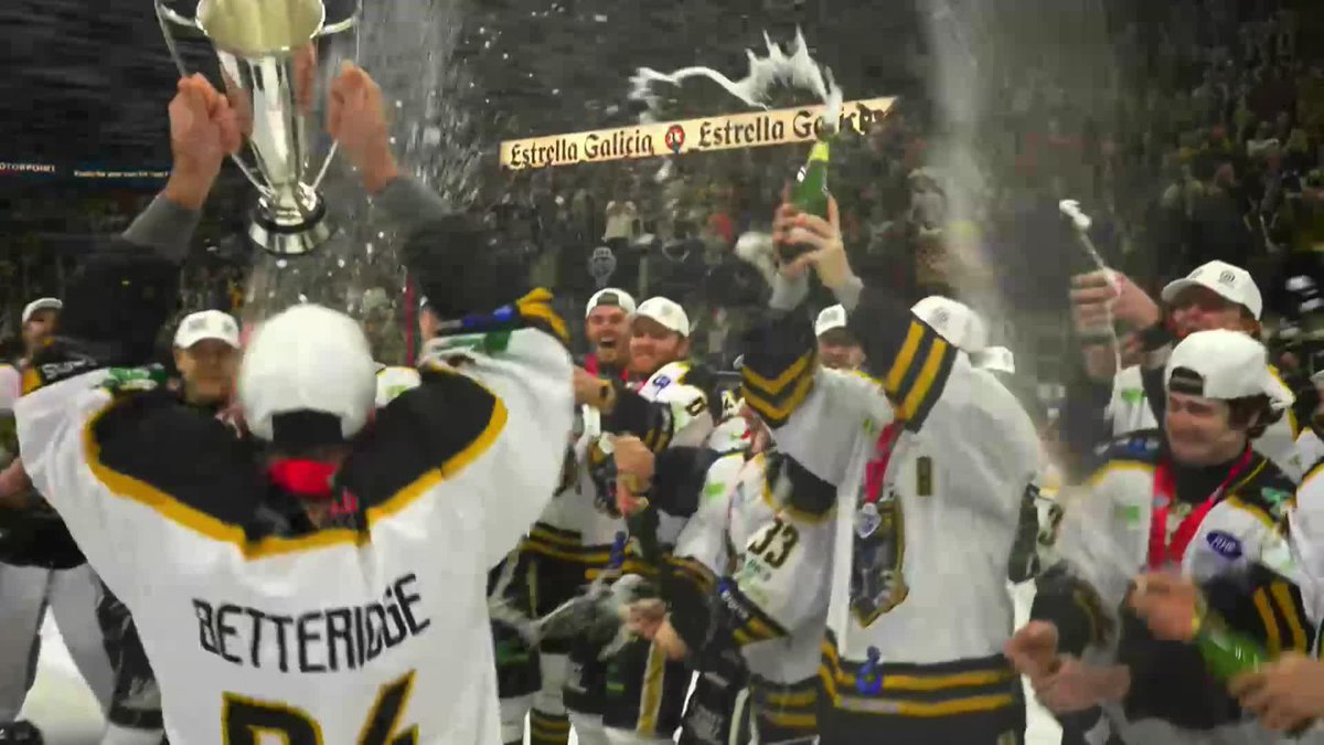 "Raise it high!" 🏆 Nottingham Panthers get their hands on the trophy and the celebrations can begin 🙌 #CC26 #EIHL