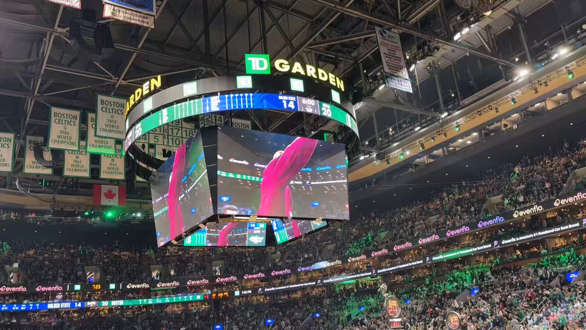 Robert Parish gets a very loud ovation from the TD Garden crowd, and the camera pans to his retired jersey number