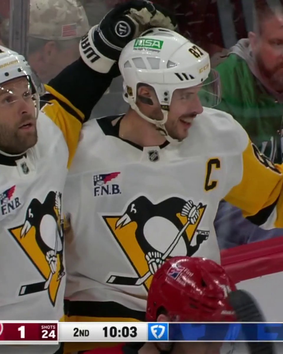 LIKE HE NEVER LEFT 👏 Sidney Crosby finds the back of the net in his return 🚨