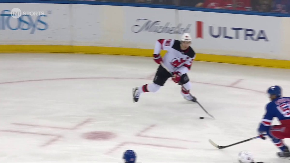 Jack Hughes made that look effortless 😮‍💨