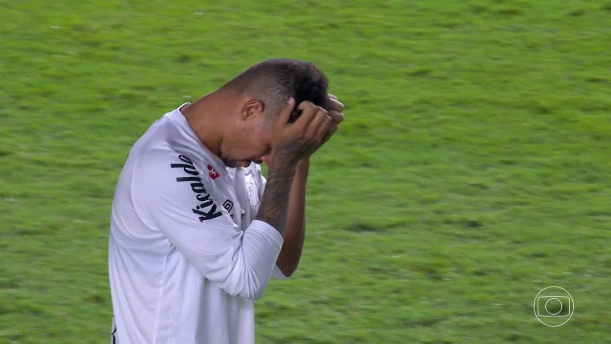 (?) O gol contra de Zé Ivaldo. Santos 0x1 Internacional na Vila Belmiro. 🎥 TV Globo 📺 | ge