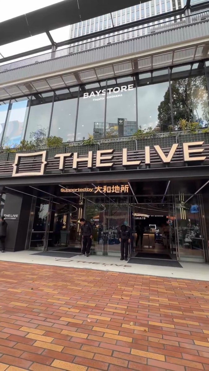 多くの方に見守っていただきながら、 THE LIVE Supported by 大和地所 グランドオープンしました！💫 皆さまのご来場、心よりお待ちしております！ #thelive #baystars #basegate
