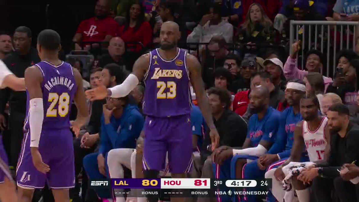 LEBRON NOW 9-9 FG IN HOUSTON 🚀 Lakers and Rockets are battling on ESPN 👀