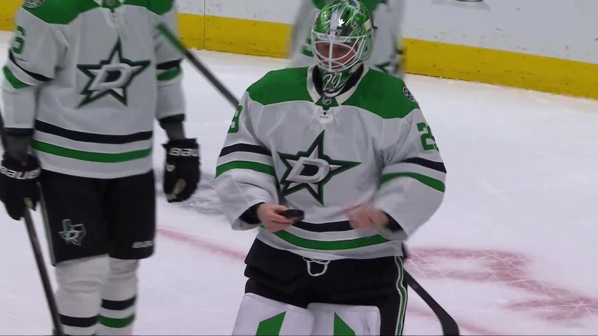 Jake Oettinger with a SLEEVE SAVE point blank on MacKinnon 😱❌ IT LITERALLY GOT STUCK IN HIS SLEEVE!!!! 😂