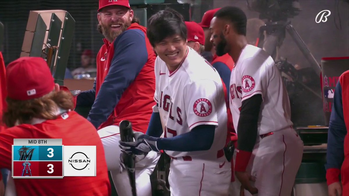 エンゼルス時代の大谷翔平、なぜか急に見たくなる。 打てないときはバットに心臓マッサージしてそっとキス。世界最高レベルの打者なのに、どこか少年みたいな仕草をする。このギャップこそ、多くの人が大谷翔平を好きになる理由だと思う。