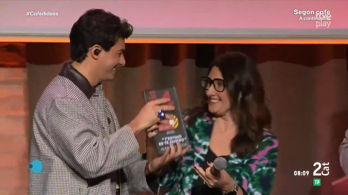 ☕️ alfredgarcia recull el premi del #DiscCatalàDelAny 2025 de radio4_rne per ‘T’estimo és te quiero’ 📲