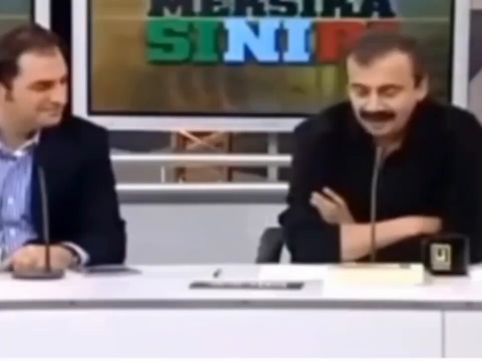 Bayram öncesinde, Sırrı Süreyya Önder’in yıllar önce okuduğu “Bayram” şiiri sosyal medyada yeniden gündeme geldi.