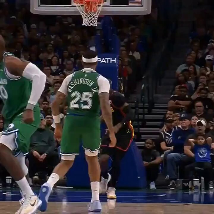 Jonathan Kuminga, attığı bu ''şut'' ile NBA tarihinin en uzak 8. basketini attı. Tepkisi muhteşem.
