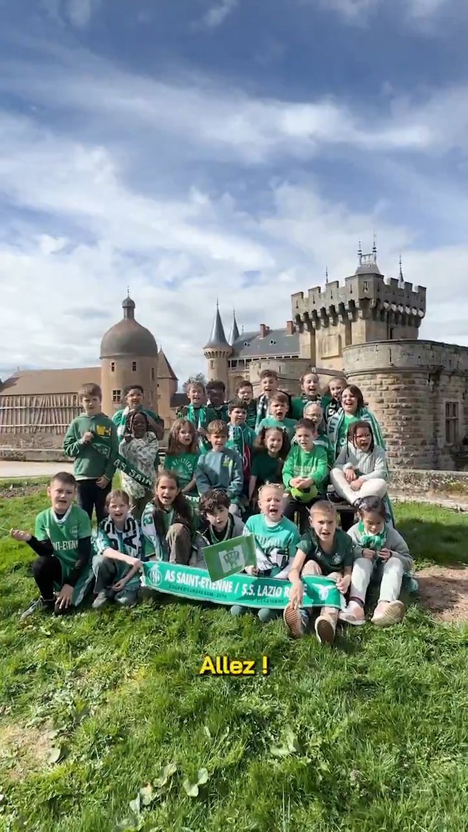 💚 Une école à 120 kilomètres de Saint-Étienne + une maîtresse fan des Verts = une vague d’élèves contaminés par la fièvre stéphanoise ! À l’école de La Clayette, tout le monde est derrière l’ASSE… et viendra nous encourager ce samedi ! 🥹