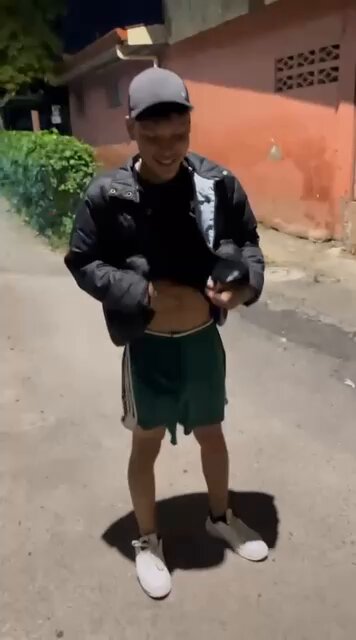 Una salidita a caminar 🥴😮‍💨📥📹🔥 #Ofboy #CostaRica #costaricaof #gaycr #gaysolo #OF #wataa