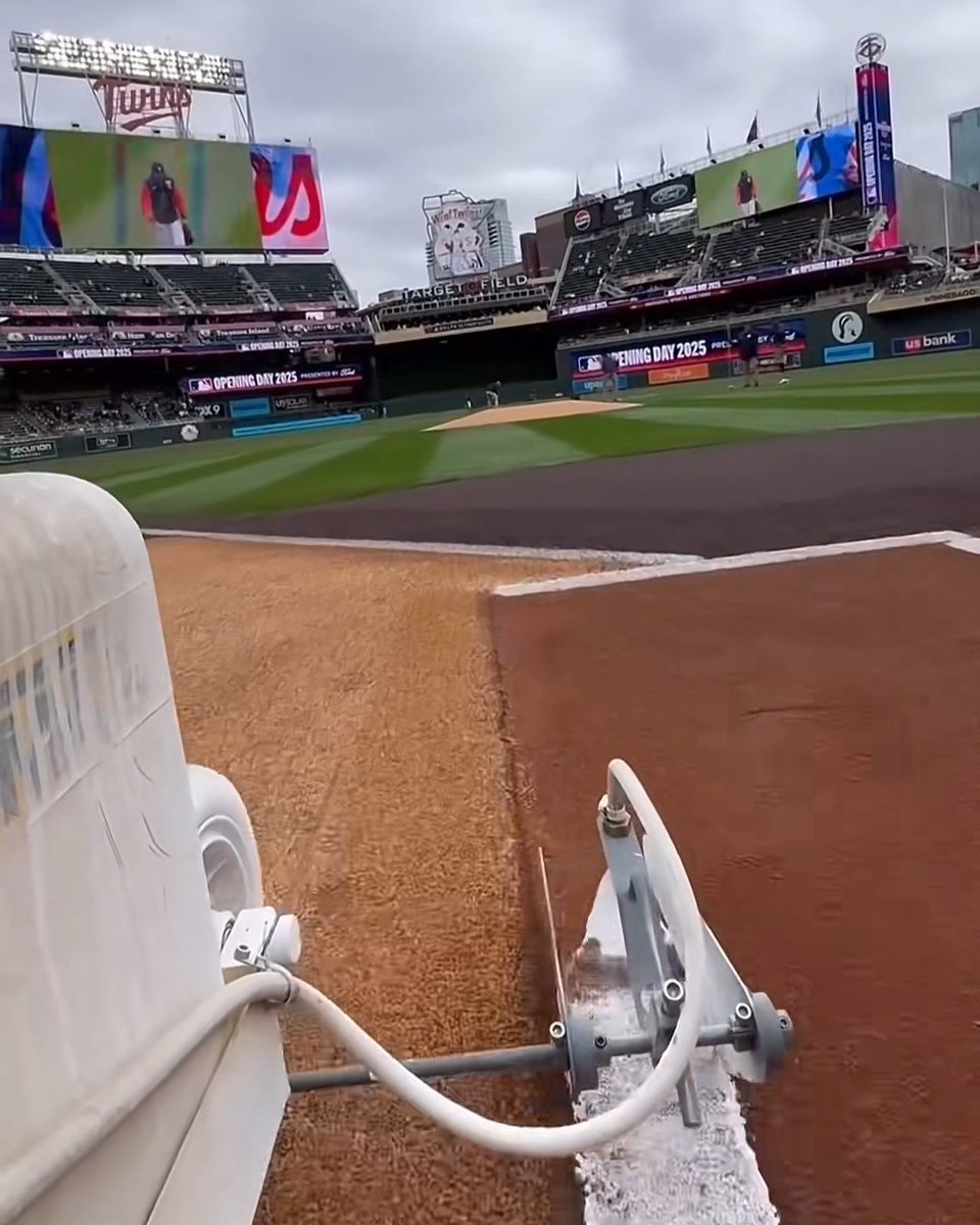 This is so satisfying 😍⚾️
