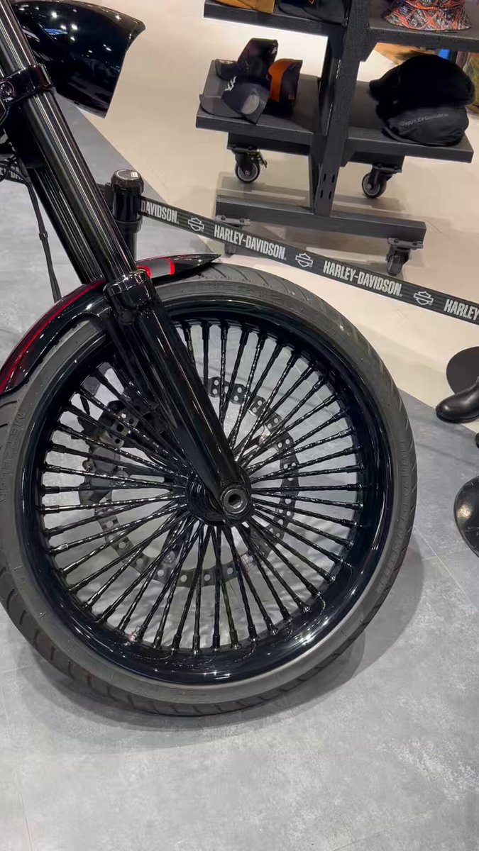 花村想太さんの愛車、ハーレーダビッドソンのセンス抜群のカスタム❗️ 新宿マルイメンにて3／20オープンのハーレーダビッドソン STYLE新宿にて、29日までの期間限定で展示中です🙌 #花村想太 #daice