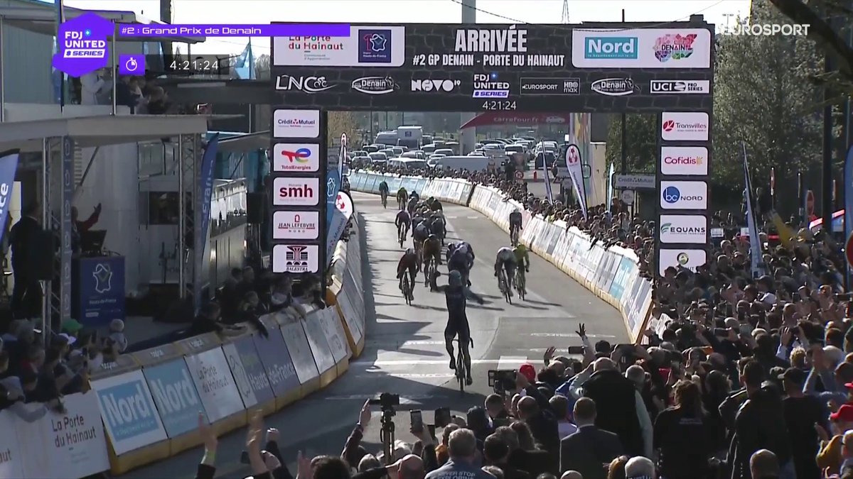 🔥🙌🏼 REDENCIÓN 24 horas después Alec Segaert (Bahrain), que este miércoles se quedó a menos de 200 metros de ganar en solitario en Nokere, tumba a Hagenes en fuga y se lleva la 'mini París-Roubaix', el #GPDenain 📺 Lo viviste en Eurosport y HBO Max España. #LaCasaDelCiclismo