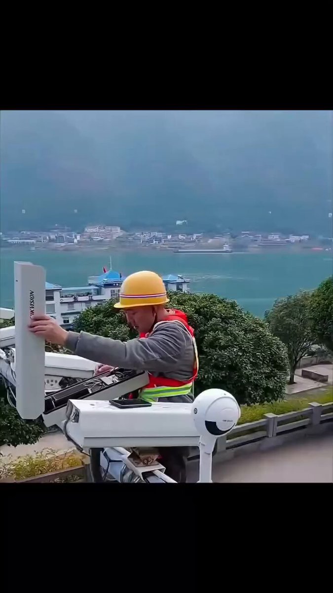 Tập Cận Bình đã ra lệnh cho bộ giao thông Trung cộng phải tháo dỡ hết 700 triệu camera lắp đặt trên khắp lãnh thổ Trung Quốc vì lỗ hỏng này được tình báo Israel và Mỹ sử dụng để theo dõi Tập Cận Bình Tập Cận Bình Chạy Đâu Cho Thoát.