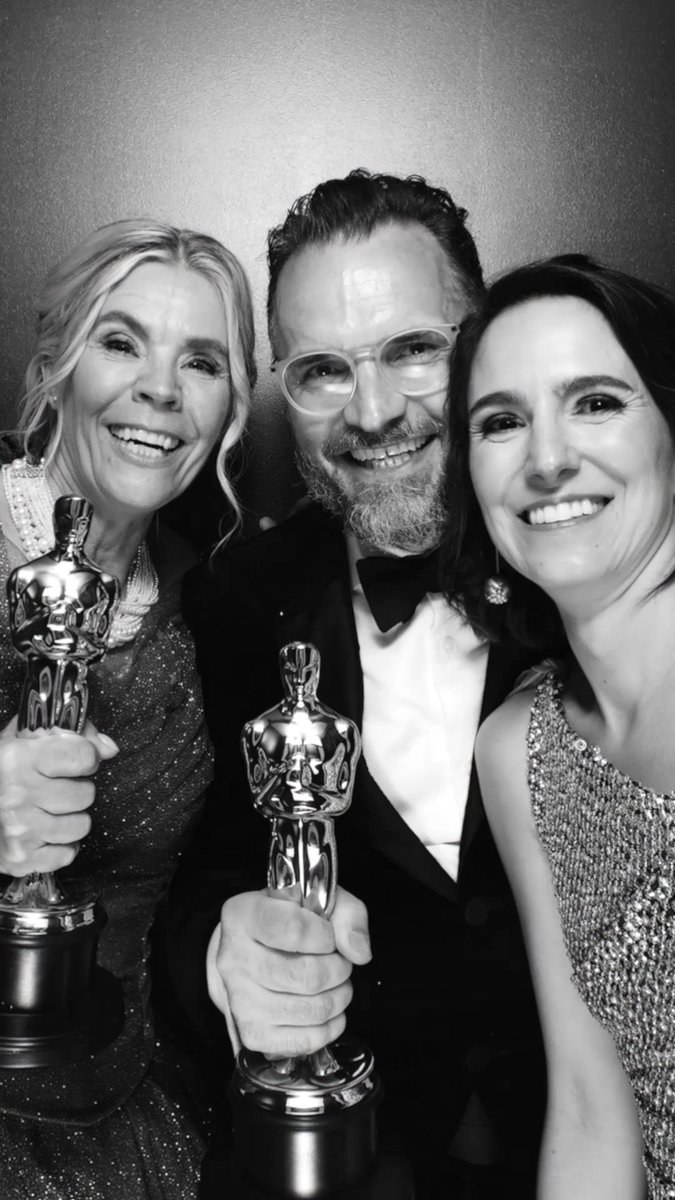 Everyone in the booth! Congratulations to the team behind Best Documentary Feature winner MR. NOBODY AGAINST PUTIN. #Oscars