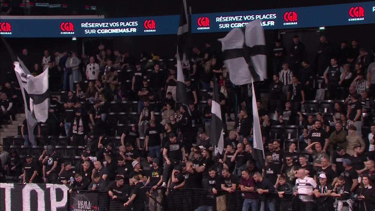 The Grobari in Paris ready for the game ⚫⚪