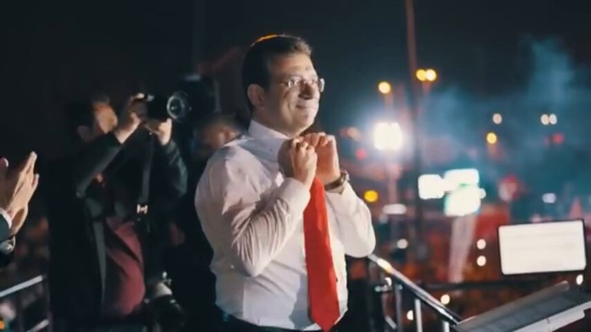 Seçilmiş İl Başkanımız Özgür Çelik : " Sabah 6'da telefon çaldı ve o telefonu görünce eyvah dedim, ben o telefonu Esenyurt'tan, Beykoz'dan, Beşiktaş'tan biliyordum. Genel başkanımız Özgür Özel aradı biz Vatan'dayız dedim, siz Saraçhane'ye gitmelisiniz dedim."