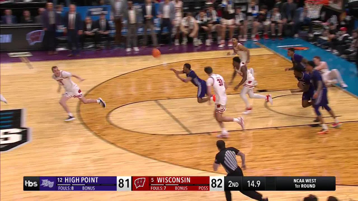 man i know this was the hardest shot in his life, every hooper knows how devastating a fast break layup at full speed is 😭