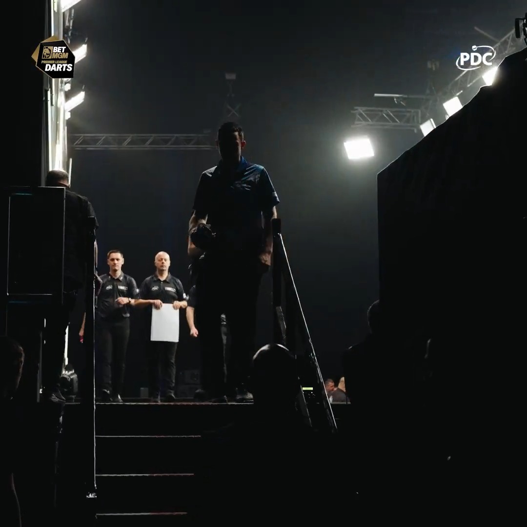 Humphries wins three legs ✅ Clayton wins three legs ✅ Humphries wins three legs ✅ Cool Hand Luke is through to the semi-finals in Dublin! #PLDarts | Luke Humphries MBE