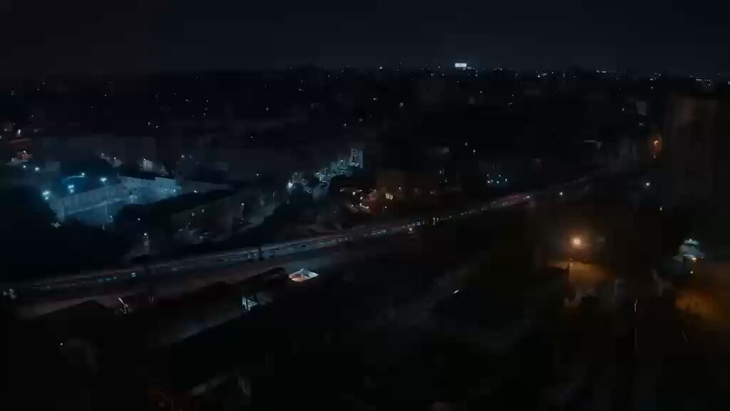 من باب الواقعيةً لا حياة تخلو من الهموم والمشاكل و وجع القلب ، فابتسم ولا تحزن إذا أرهقتك الهموم وضاقت بك الدنيا فربما احب الله ان يسمع صوتك وانت تدعوه وتقول؛ يارب🤲 والحمد لله .