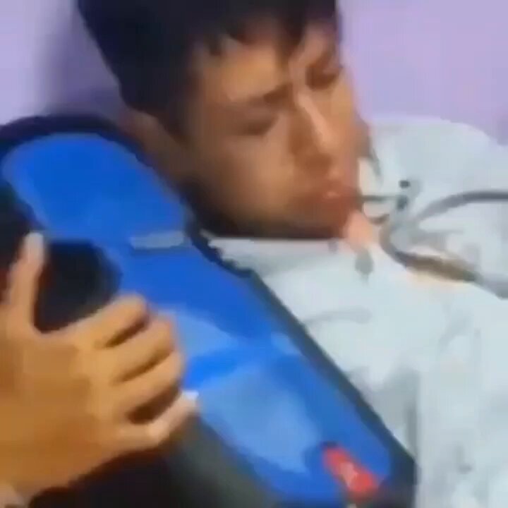 eu as 1h da manhã escutando o álbum que vai mudar minha vida