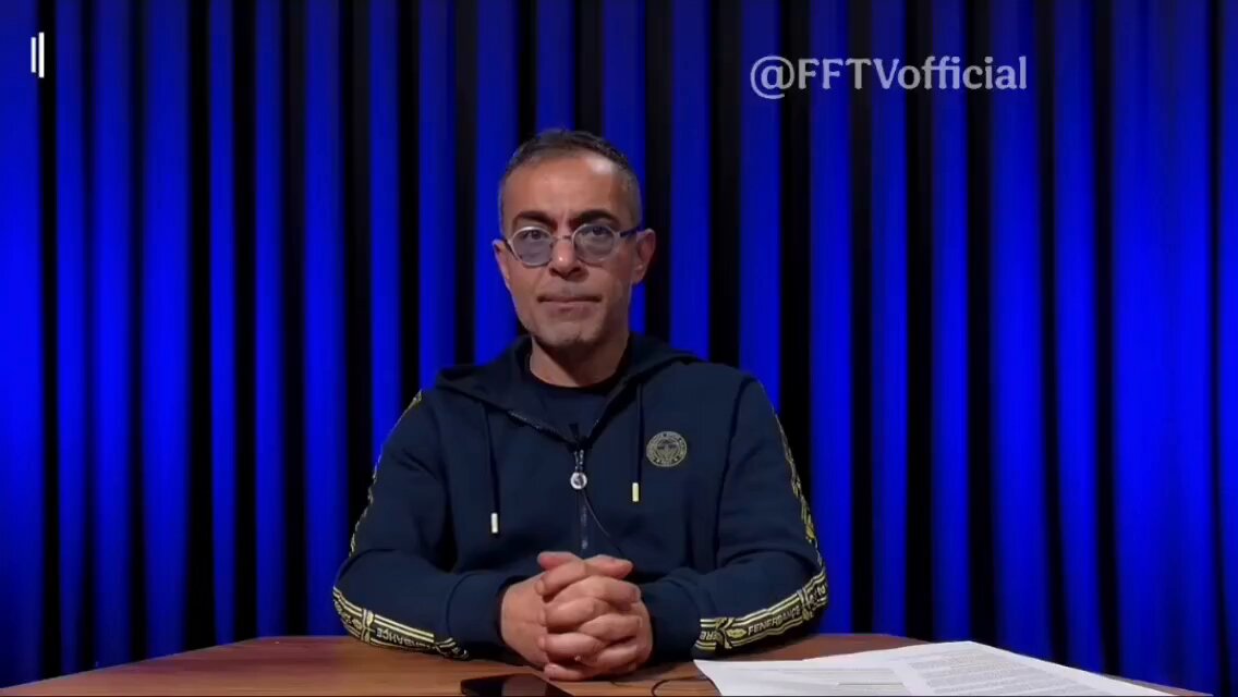 💥🚨 Ahmet Ercanlar: Ali Koç bir dua da Ertan Torunoğulları ile karşılaşmış. Siz 2-3 gazeteci üzerinden ve sosyal medya üzerinden kulüp yönetiyorsunuz demiş. Sosyal medya üzerinden gazetecilere haber sızdırılması Ali Koç'u rahatsız etmiş.