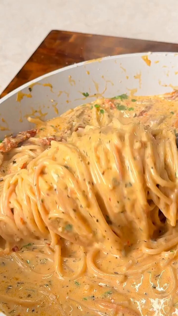 One pan Creamy sun-dried tomatoe pasta 🍝