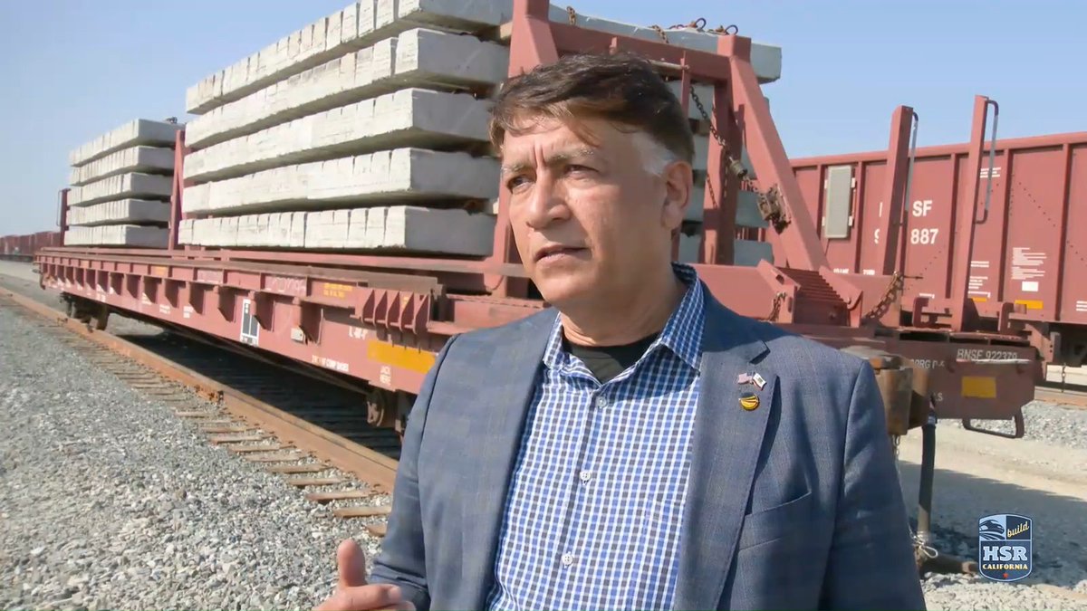 California high-speed rail recently celebrated the completion of the southern railhead site! 🏗️ 150-acre site for track installation materials &amp; more 🚧 Includes workshop, maintenance yard, storage 🚅 10 miles of temp. train tracks installed for receiving &amp; delivering material