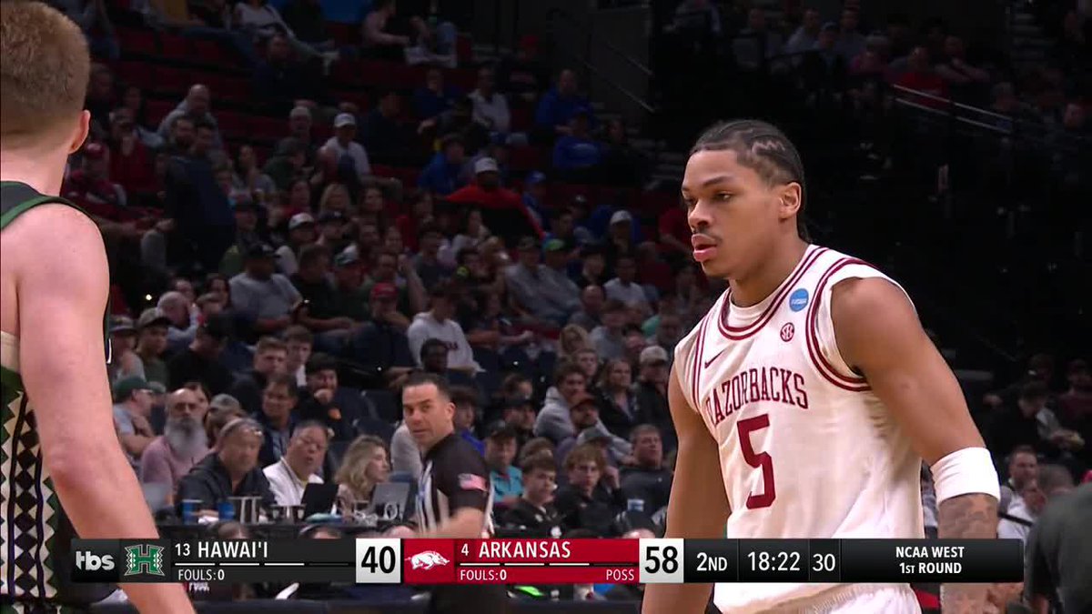 Darius Acuff making tough finishes look simple 🤷‍♂️ #MarchMadness Arkansas Razorbacks Men’s Basketball 🐗