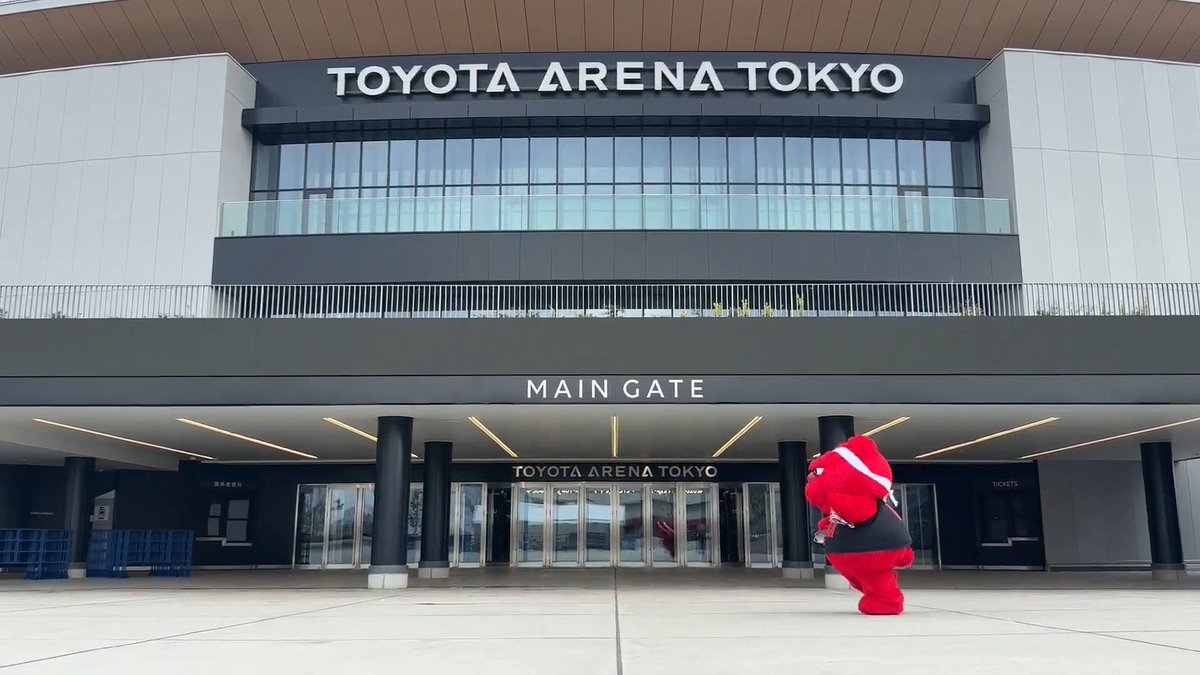 🐻💨💨💨📰📜🚩 ルーク、がんばって走り抜きます💨‼️ いよいよスタートした今年のMASCOT OF THE YEAR ✨️ 2日目！本日も皆さんのコツコツ1票 よろしくお願いします🗳️🤲 📲WEB投票はこちら 💬LINE投票はこちら #ルークをいちいに #アルバルク東京