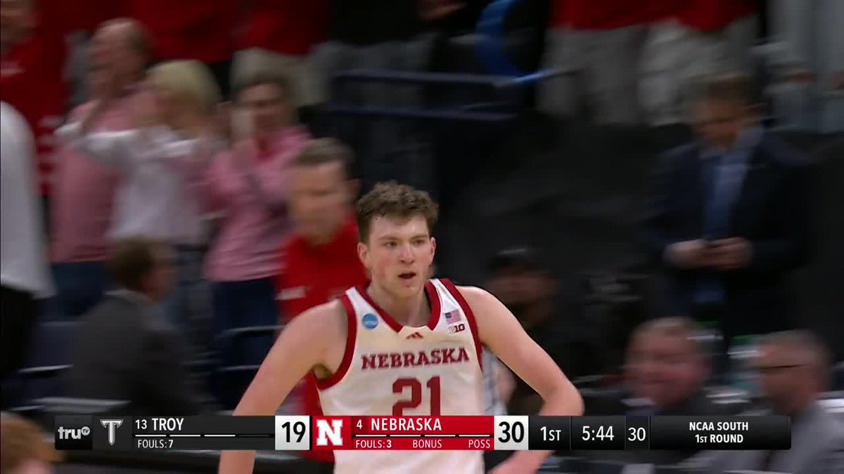 Fred Hoiberg ran this a lot with the Bulls &amp; Jimmy Butler. Called “L.” Shooter can use the screen to the corner or the other to the top.