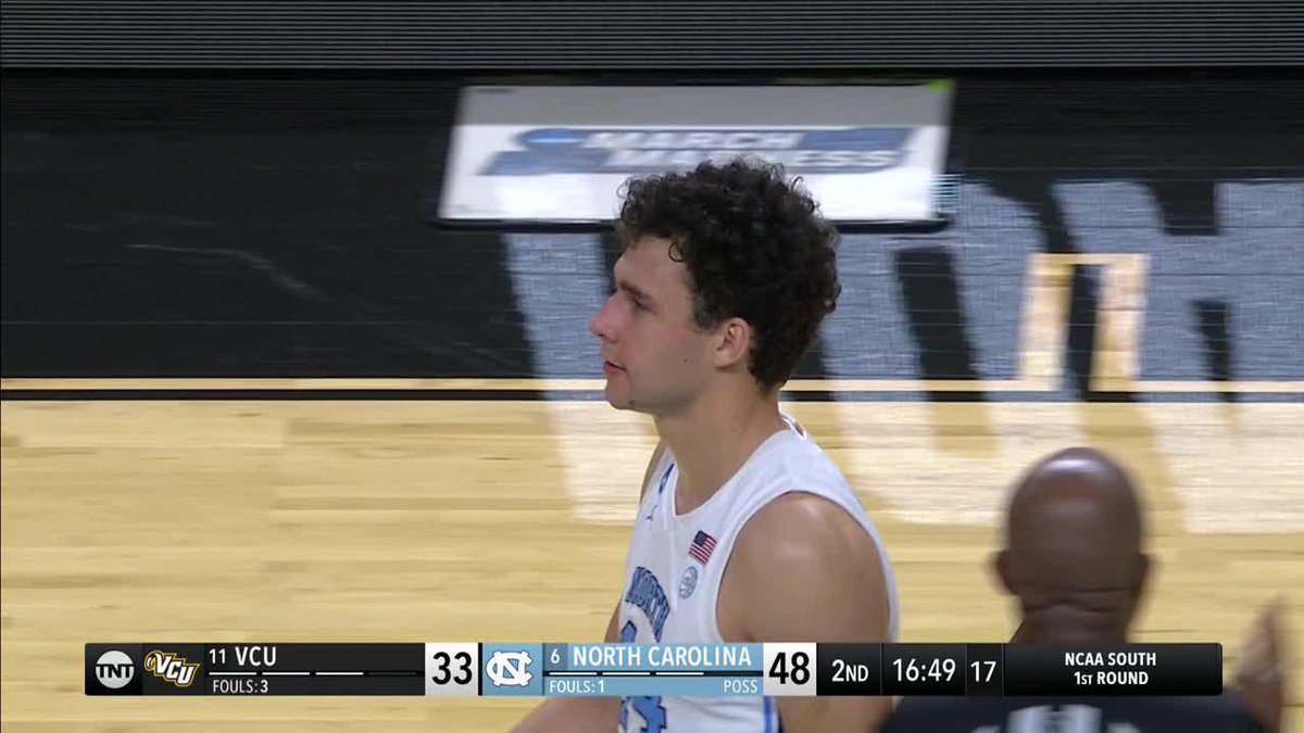 Terrence Hill with the 4-point play 😳 #MarchMadness VCU Basketball